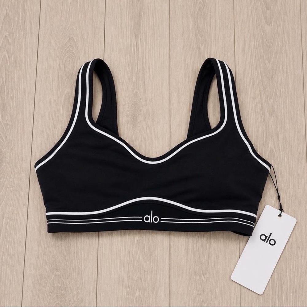 ALO Yoga Black Sports Bra and Shorts Set with White Piping - Picture 2 of 3
